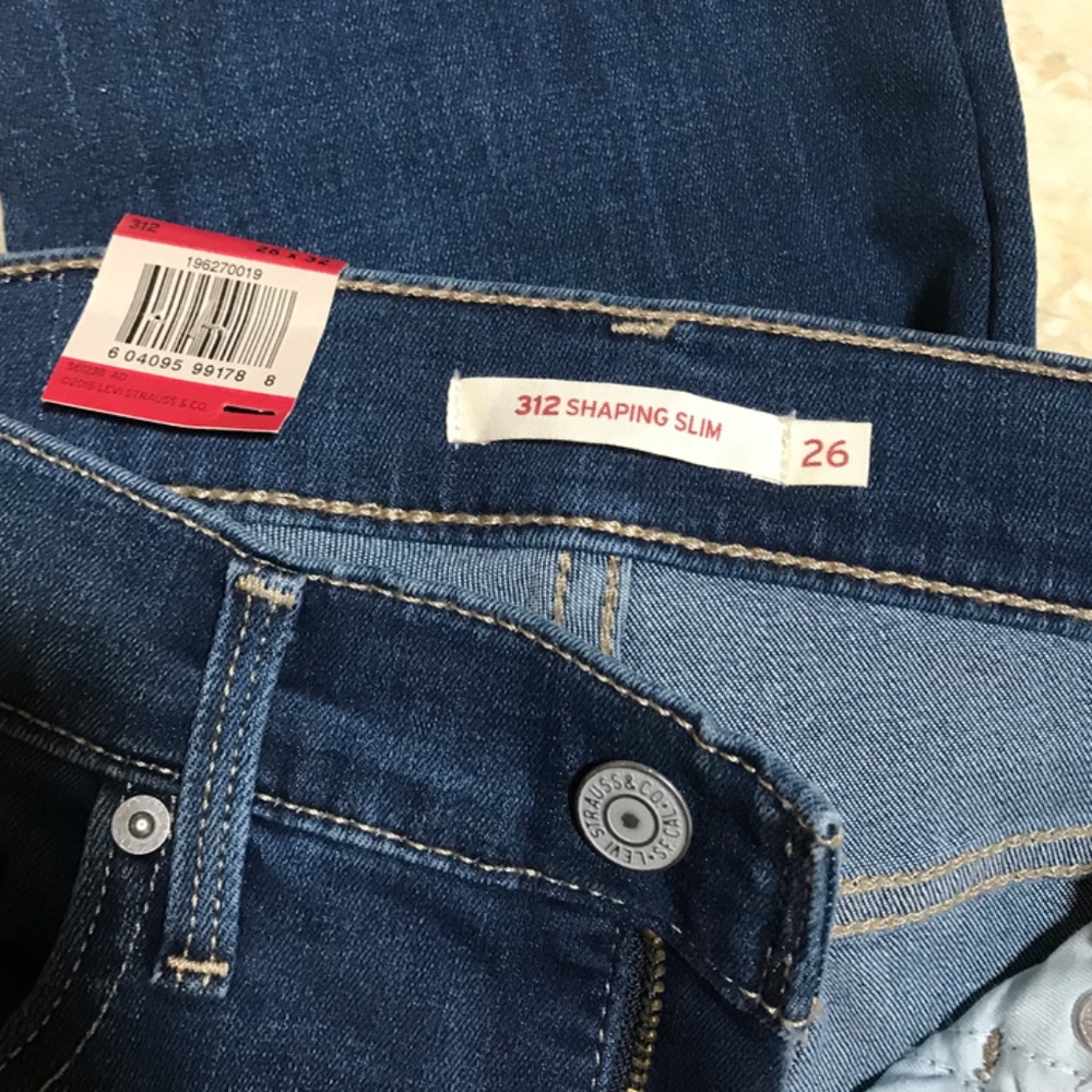 New Levi's Slim - Picture 4 of 5